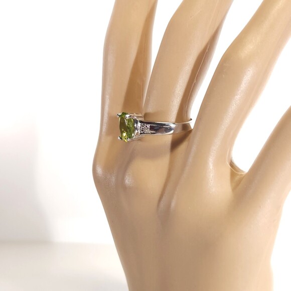 Peridot 1.8 Carats Ring SIZE 7-1/4 - Picture 11 of 12